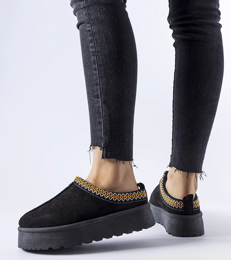 Čierne nízke snehule s ozdobným šitím Fori