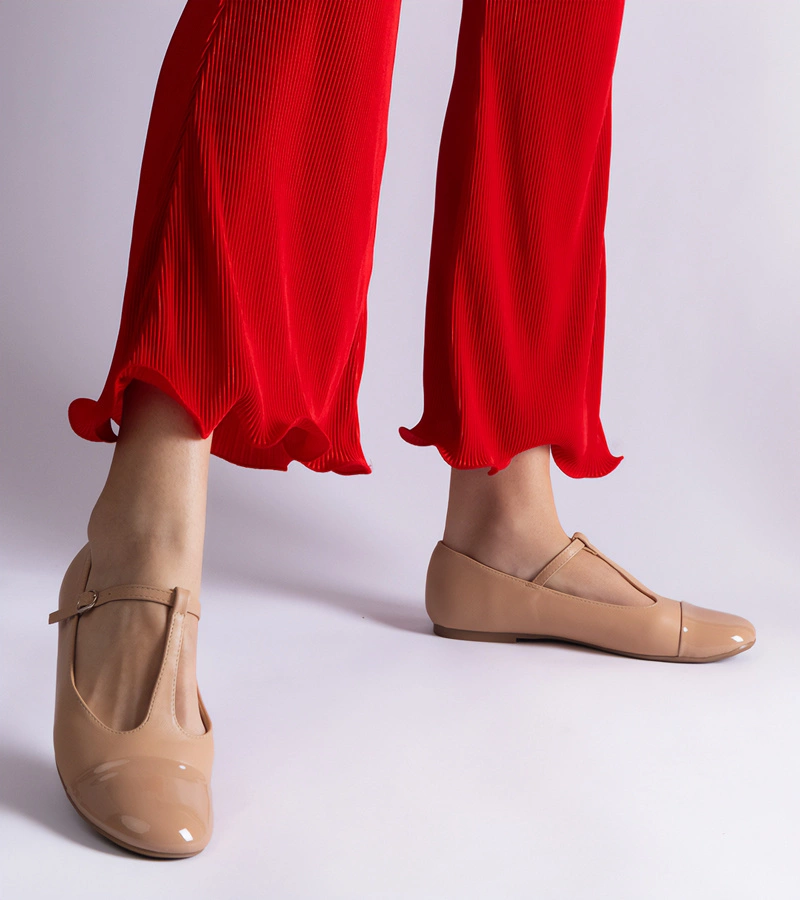 Béžové balerínky s lakovanou špičkou na pracku Gloriana