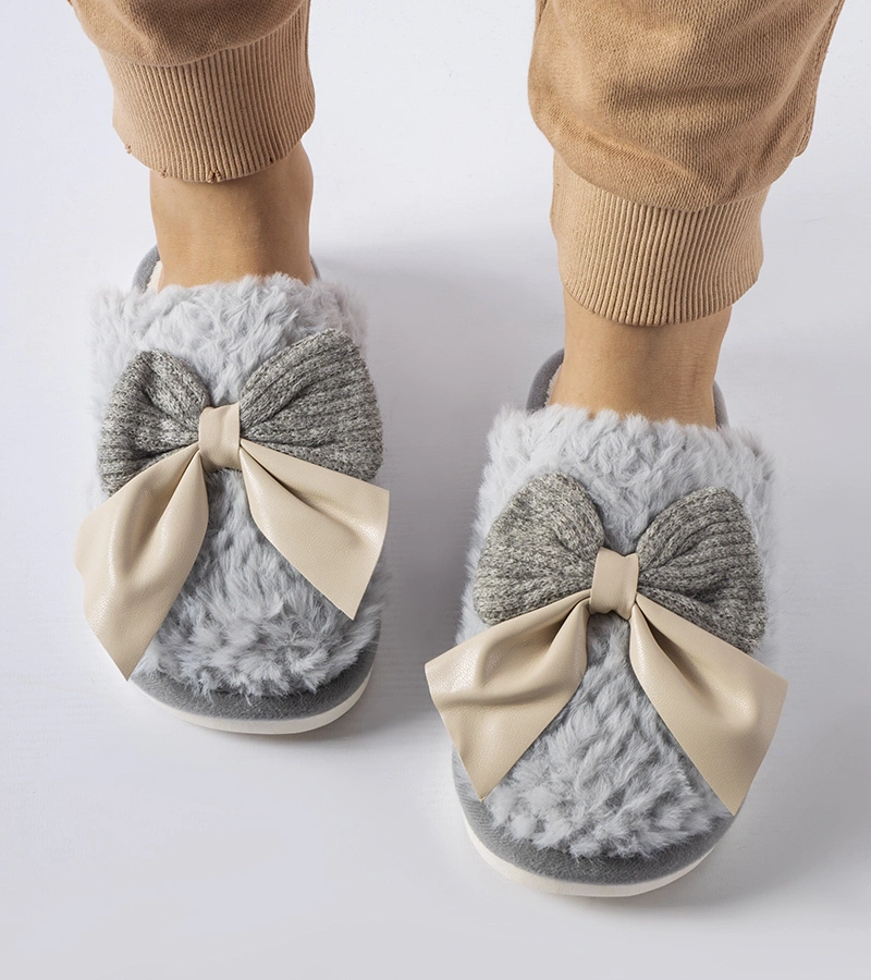 Sivé papuče s elegantnými mašľami Macaria