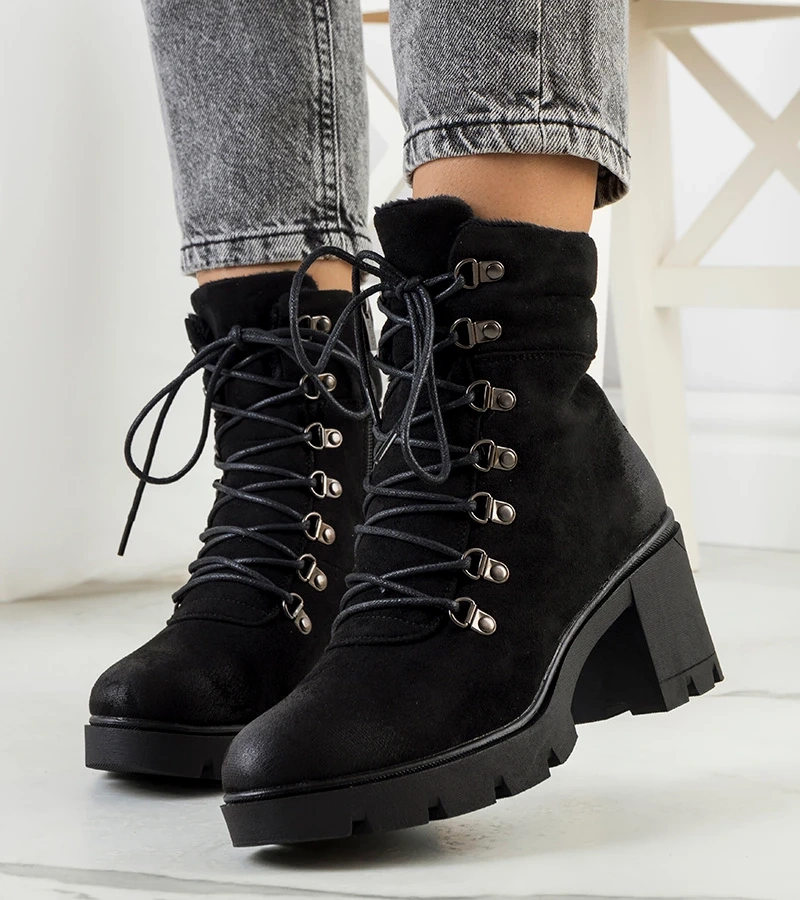 Čierna botki na príspevku Langesko