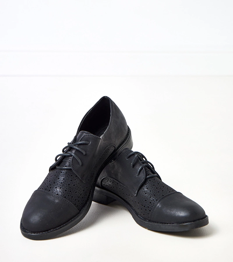 Čierne ažurové poltopánky Sidney