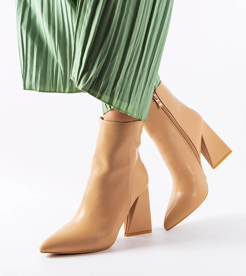 Béžové topánky s asymetrickým stĺpikom Abelina