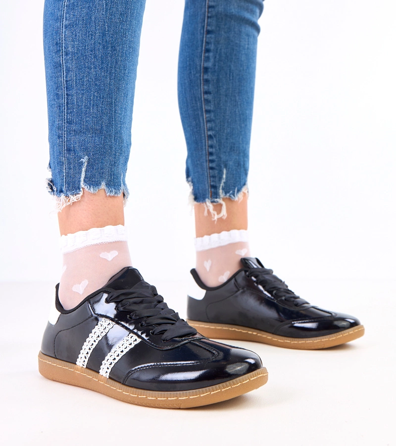 Dámske čierne tenisky so saténovými šnúrkami Madres