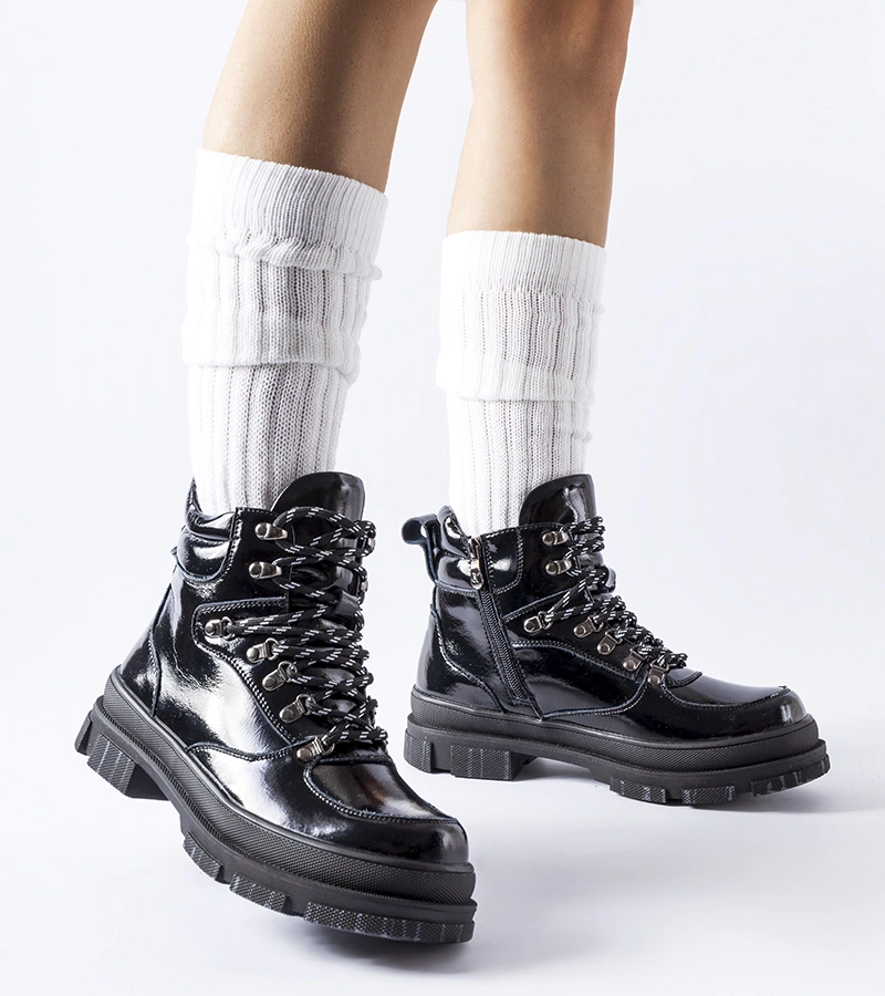 Čierne lakované čižmy Richards