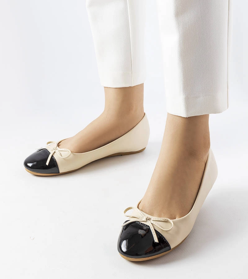 Béžové balerínky s lakovaným nosom od Despins