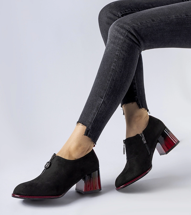 Čierne čižmy s červeným akcentom Allyriane