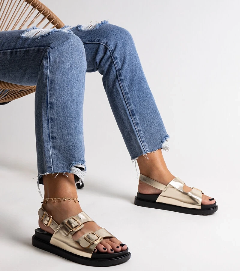 Zlaté sandále na platforme Bashera