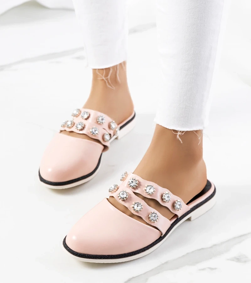 Ružové žabky zdobené cvočkami Asselt