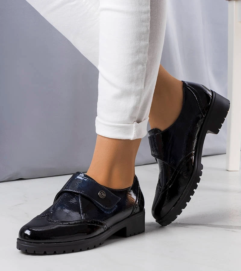 Tmavomodré lakované poltopánky Bateli