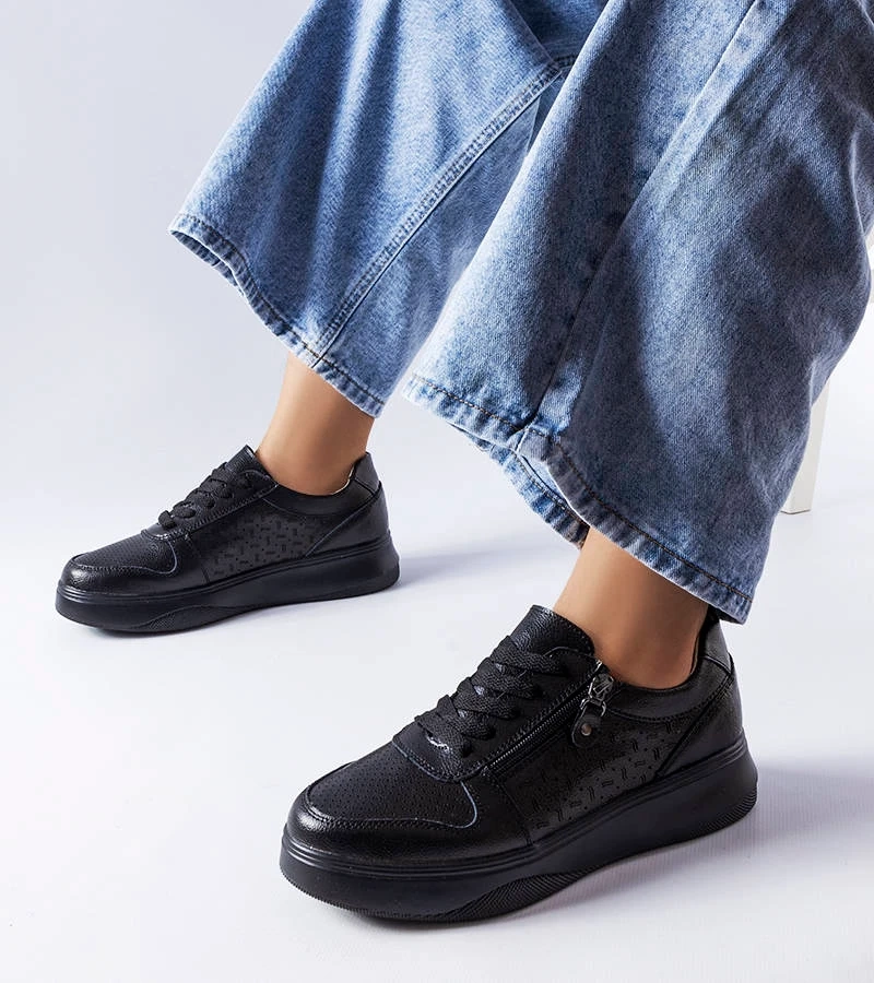 Čierne kožené poltopánky zdobené zipsom Jezzi