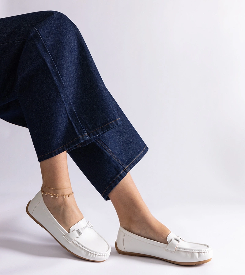 Biele klasické mokasíny z eko kože Pelayo