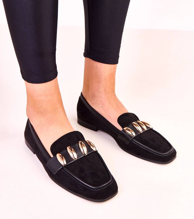 Čierne elegantné baleríny so zlatou ozdobou Klesa