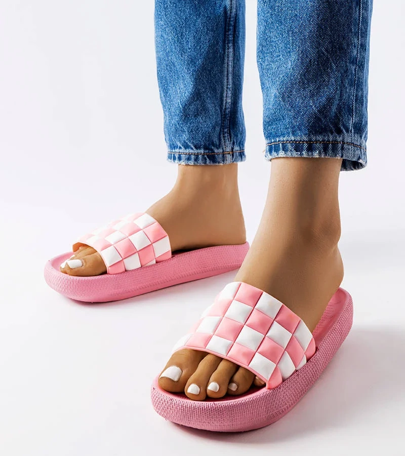 Ružové gumené žabky na platforme od značky Elin