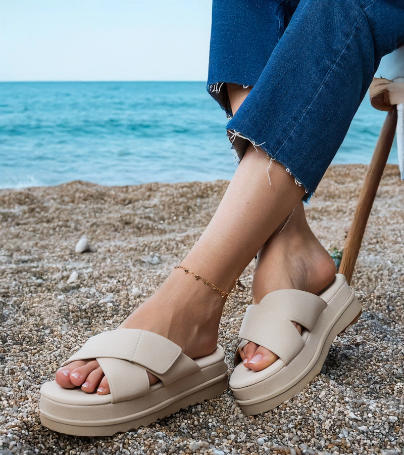 Béžové šľapky s remienkami na platforme Juko