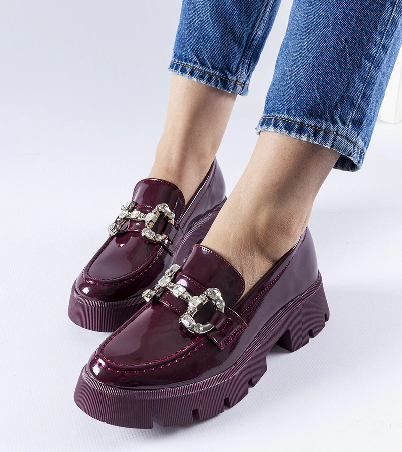 Bordové lakované mokasíny so zirkónmi Cezet