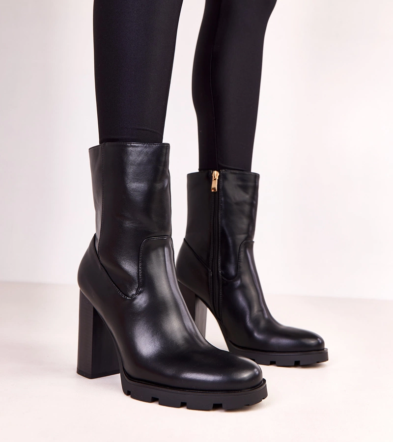 Čierne dámske členkové topánky na podpätku Wendora