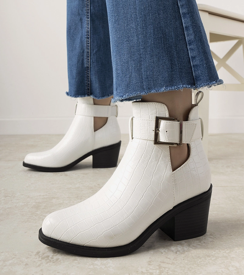 Biele botki s výrezmi Moderniso