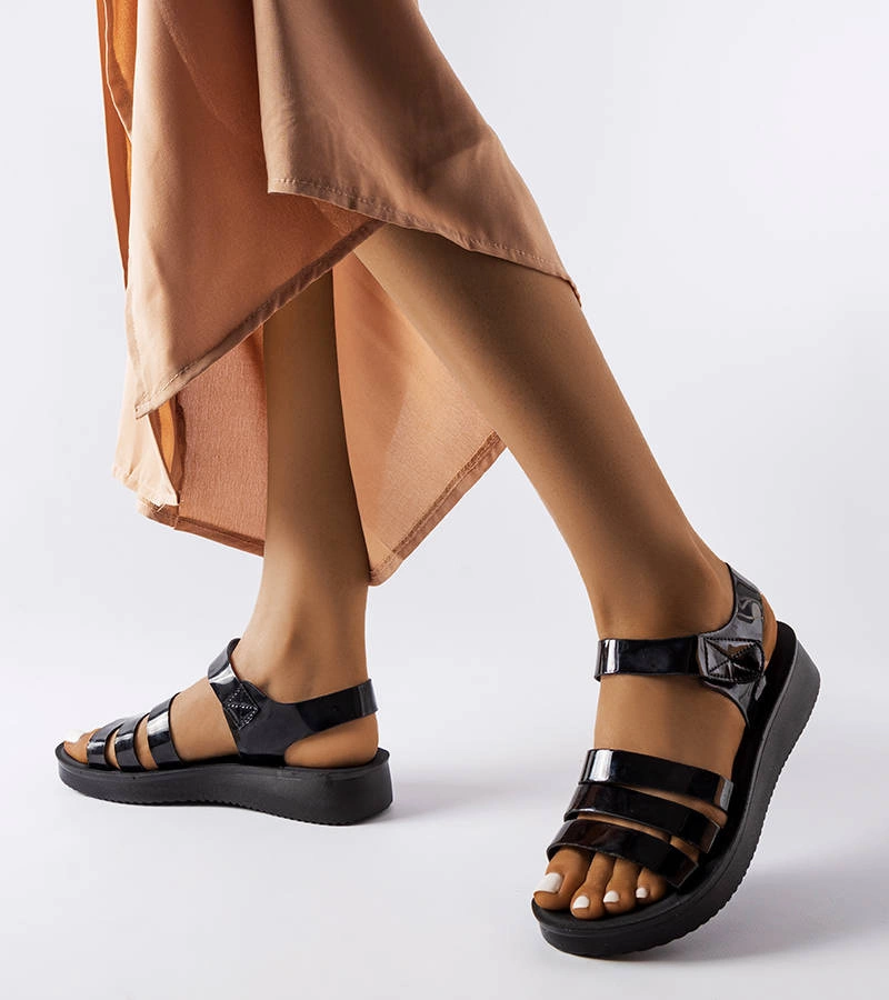 Covillon čierne lakované sandále na podpätku