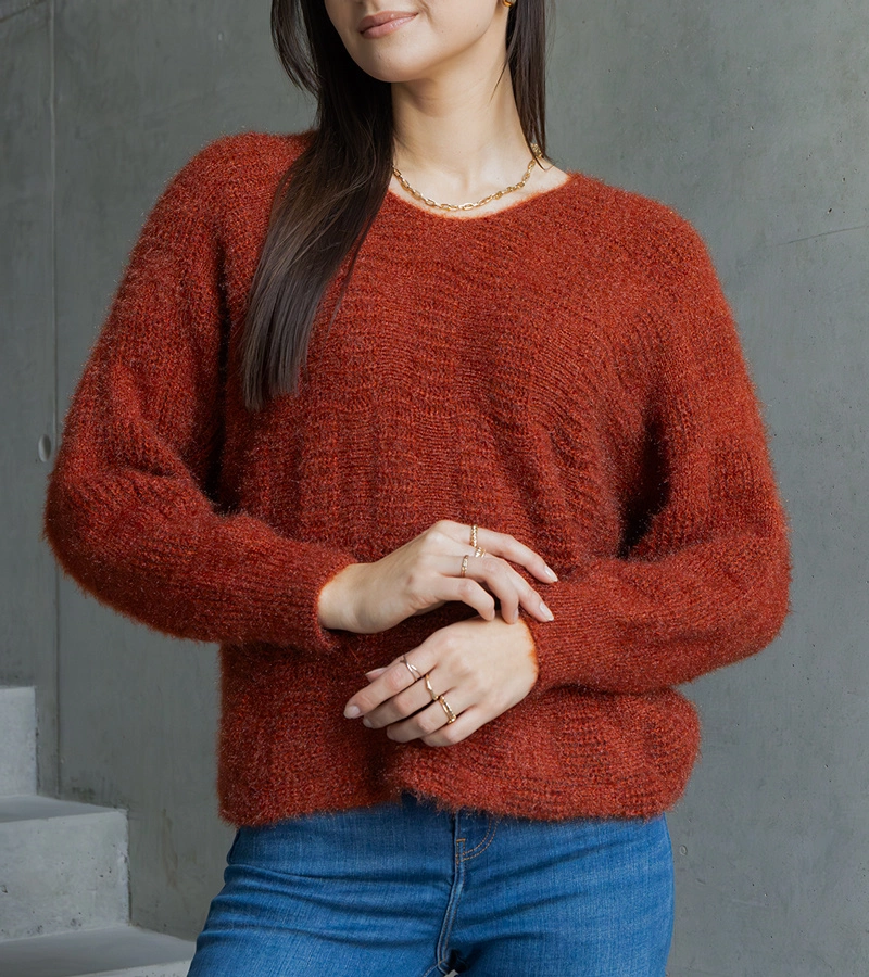 Cervení sveter s výstrihom Neveri.