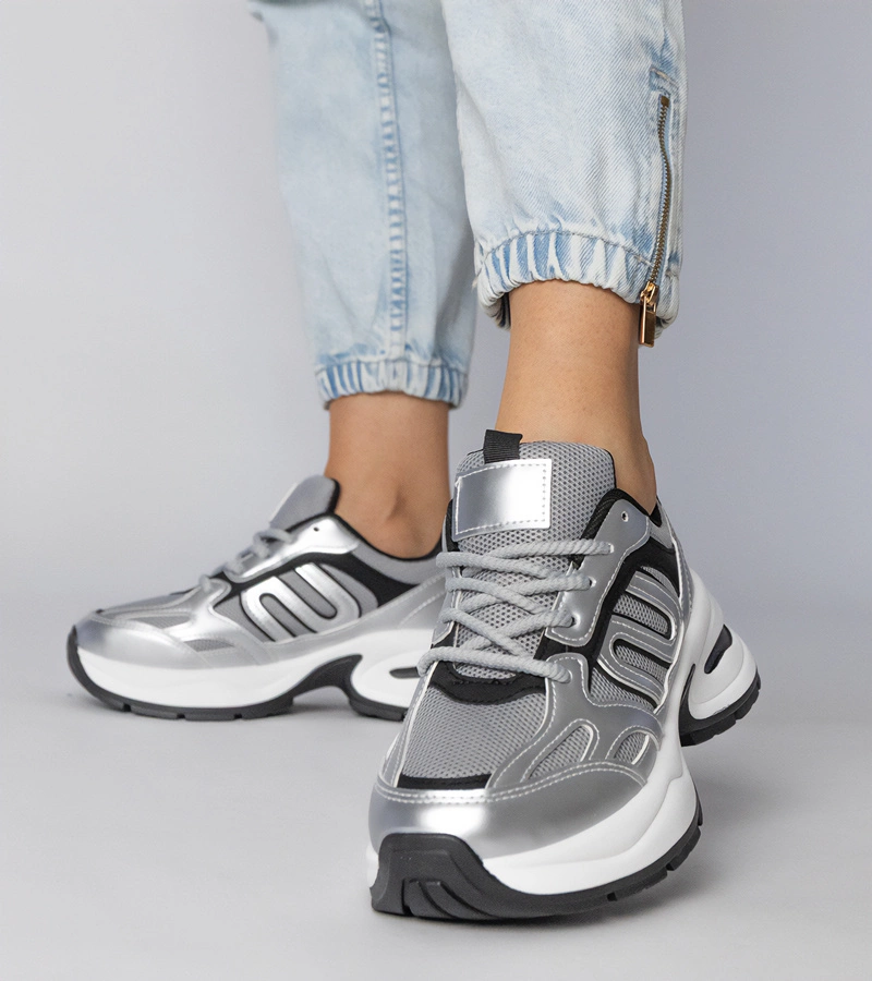 Strieborné športové tenisky na masívnej podrážke Aries