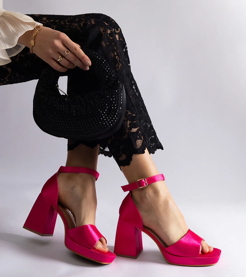 Ružové saténové sandále na masívnom opätku Saucedo