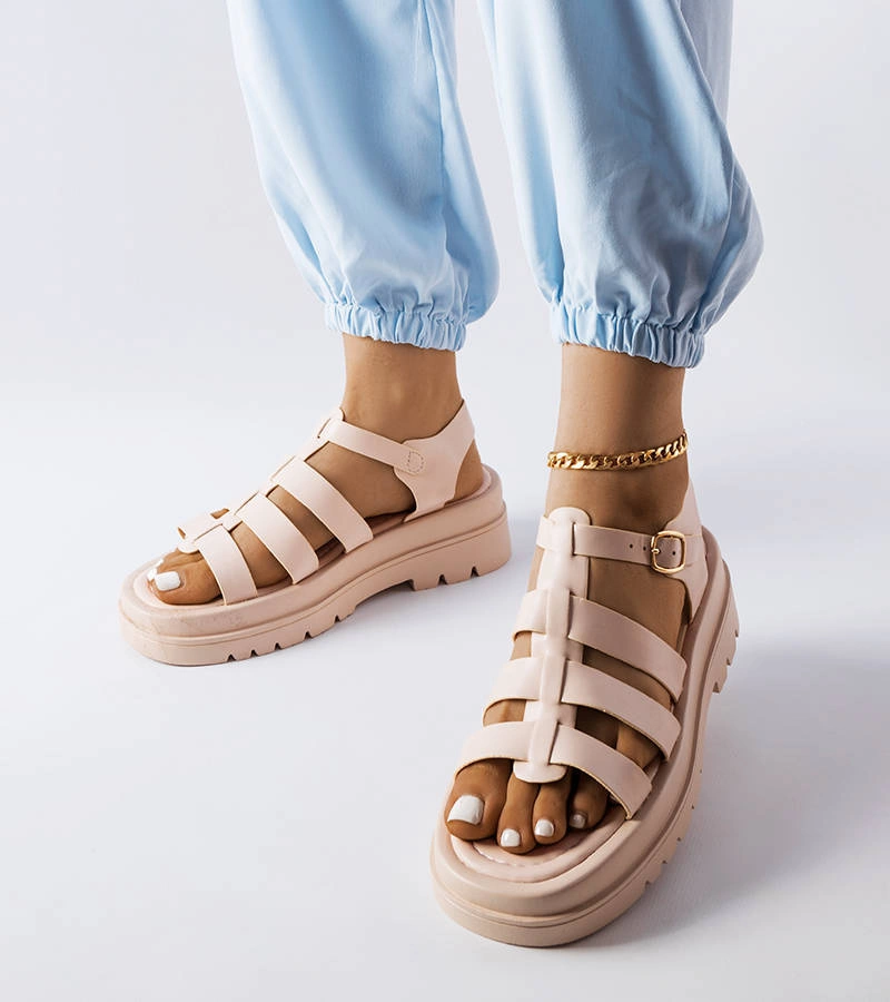 Béžové sandále na traktovej podrážke značky Saidi