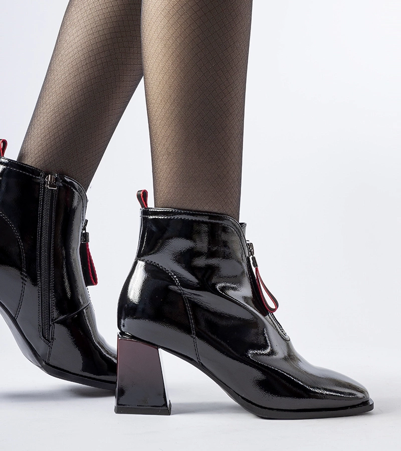 Čierne lakované čižmy na podpätku Bibbiano