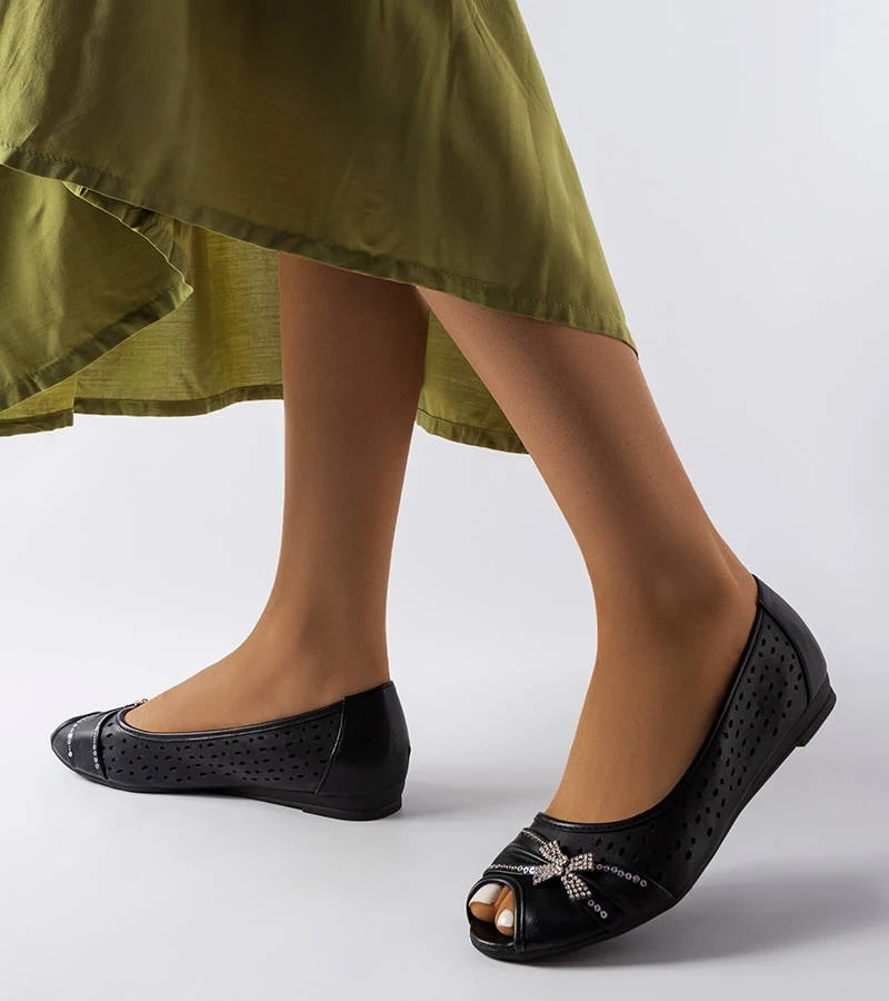 Ažurové čierne baleríny s mašľou Simpsville