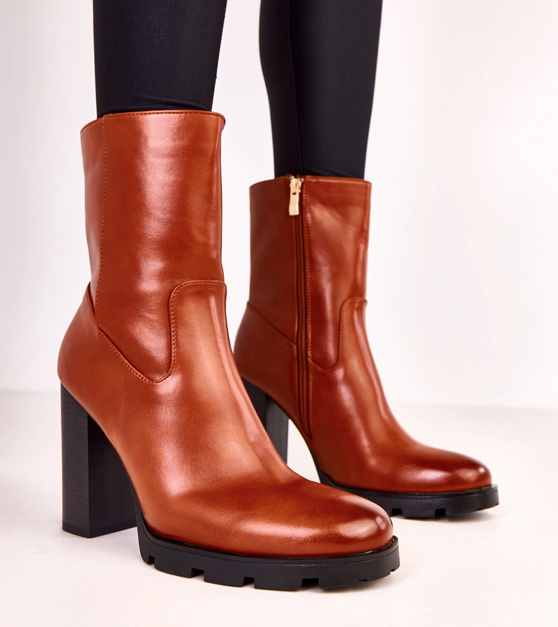 Hnedé dámske členkové topánky na podpätku Wendora