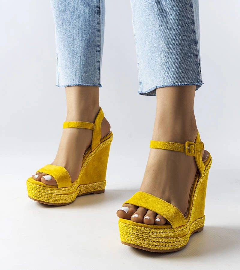 Žlté sandále na platforme Inala