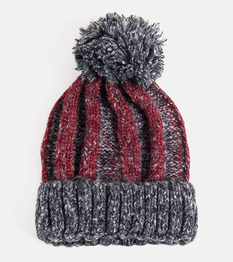 Čierna čiapka s bambulou Cormil