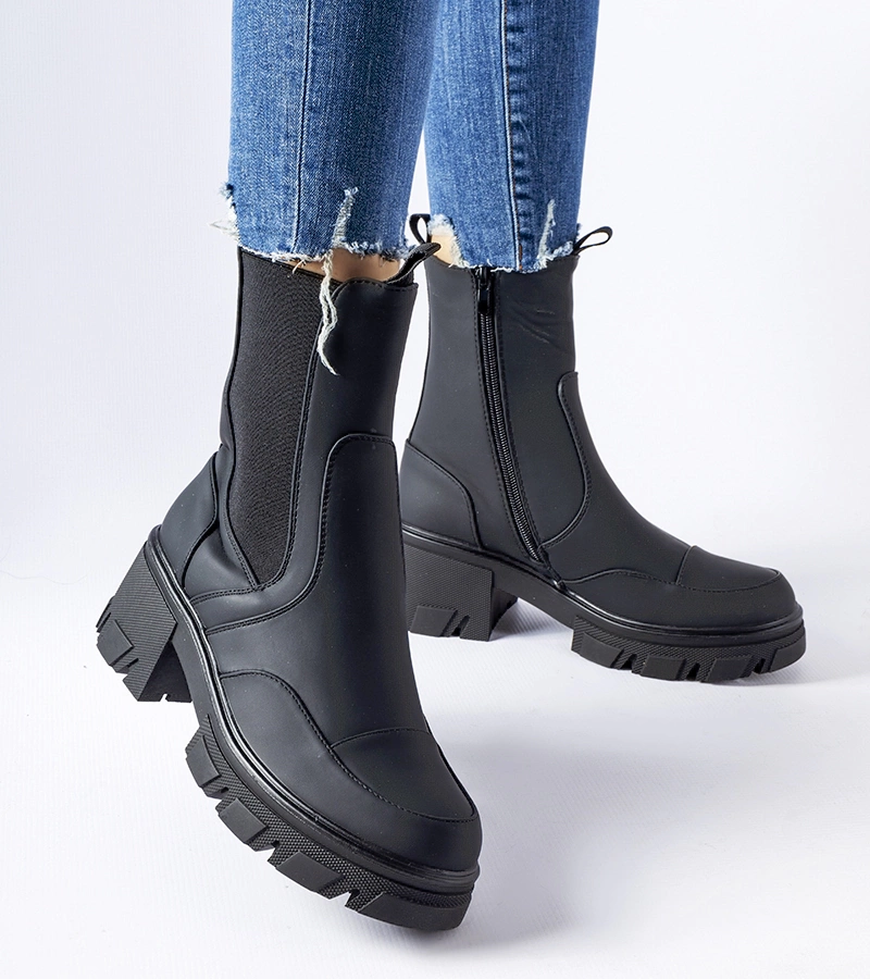 Čierne čižmy na masívnej podrážke Mafalda