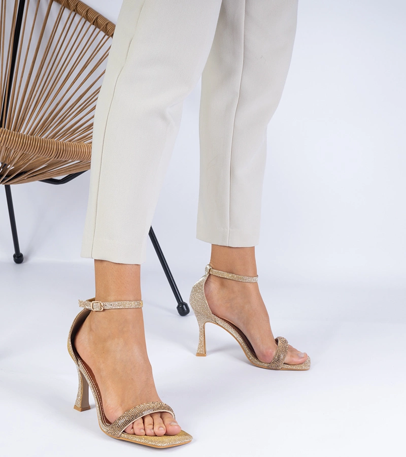 Zlaté elegantné sandále na ihličkovom podpätku zdobené zirkónmi Tarlina