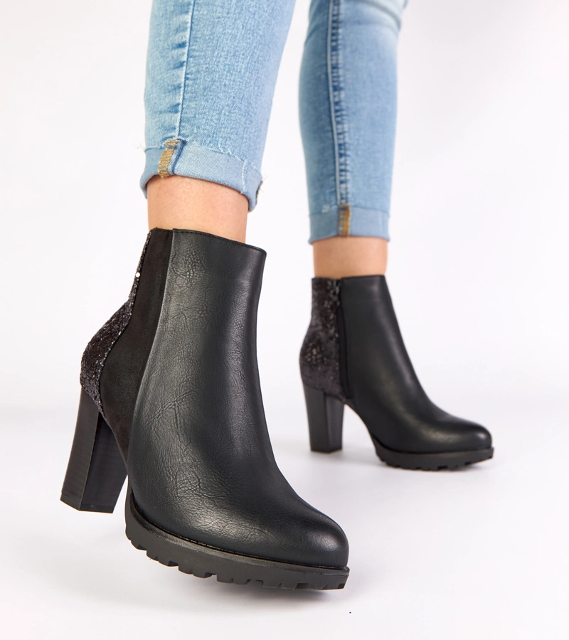 Čierne členkové topánky na podpätku s trblietavým zadom Ambre