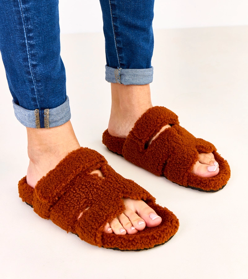 Hnedé kožušinové papuče s otvorenou špičkou Felissa