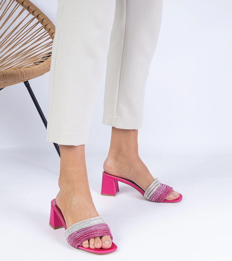 Ružové elegantné šľapky na podpätku s kamienkami Maritto