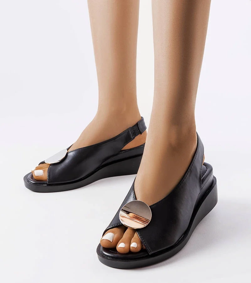 Čierne sandále na platforme Vinceza