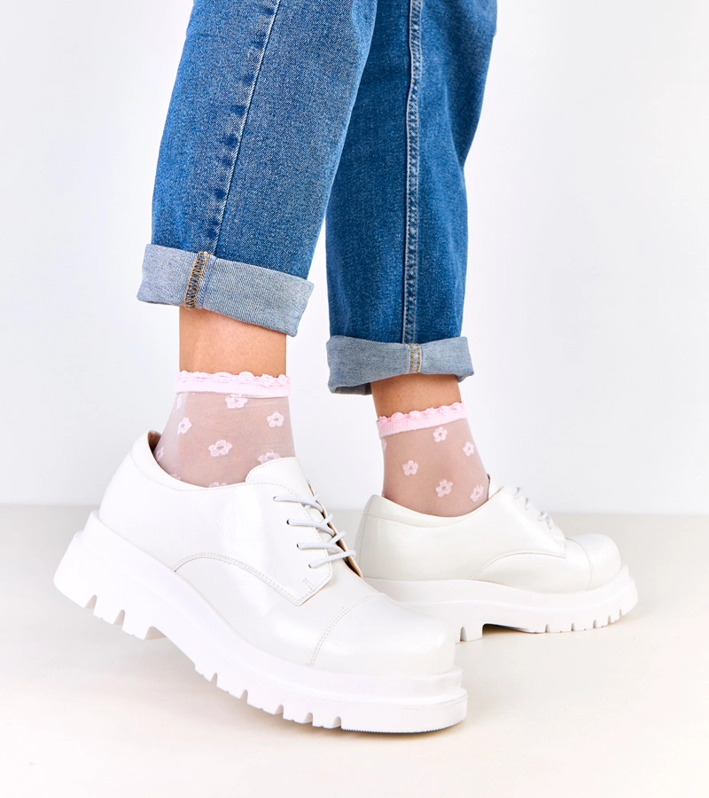 Biele poltopánky na traktorovej podrážke Jetta