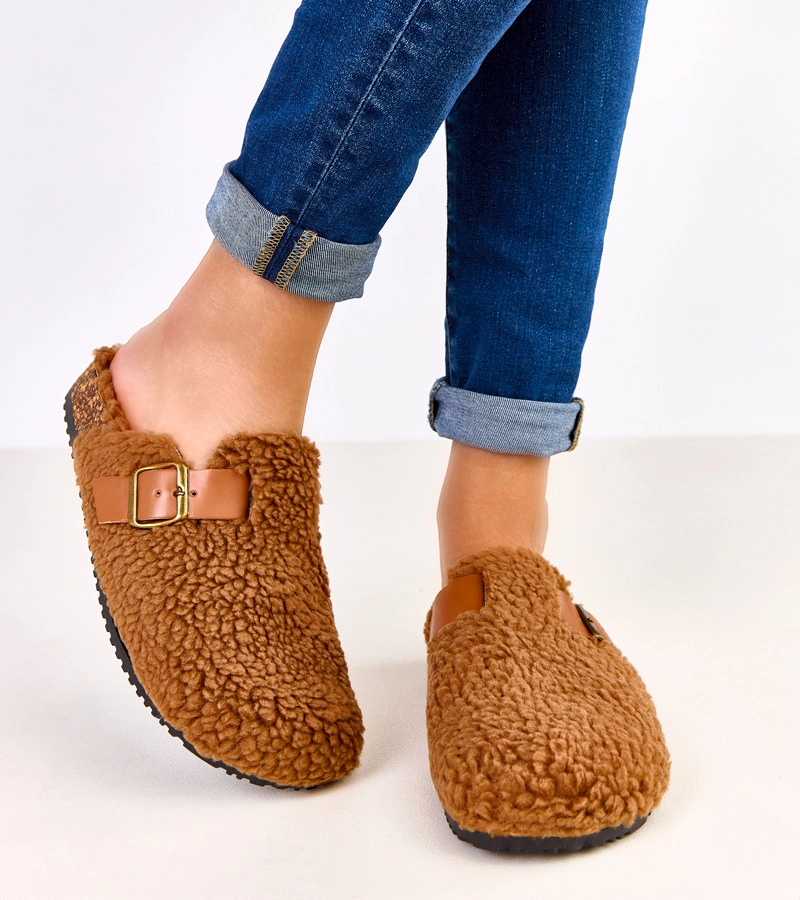 Hnedé uzavreté papuče s kožušinou Milosa