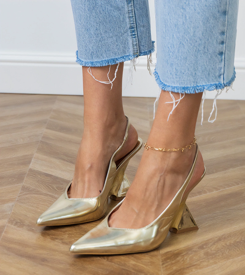 Zlaté sandále na geometrickom klinovom podpätku Kokkes