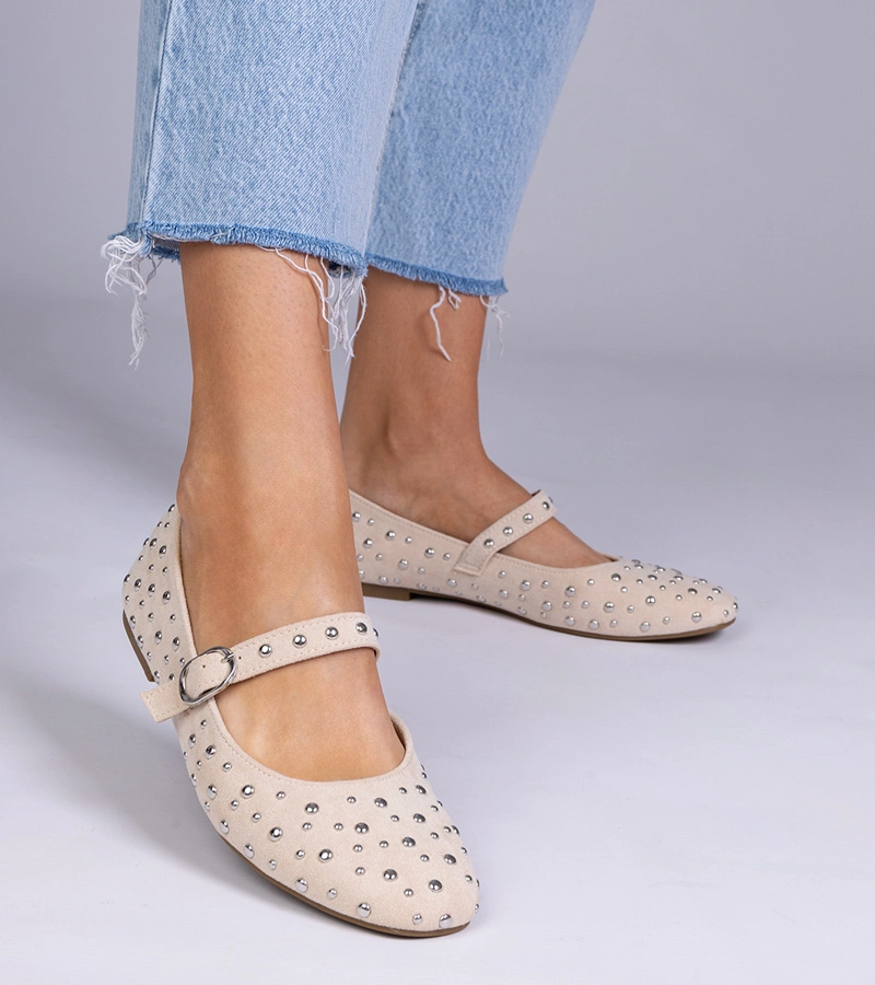 Béžové balerínky s cvokmi a prackou Salos