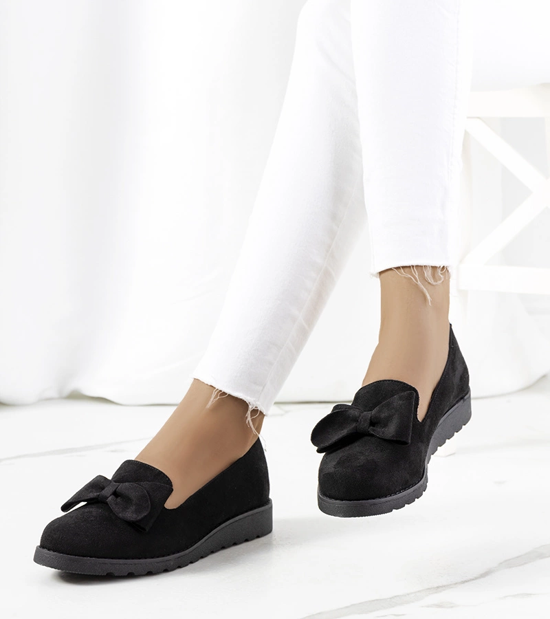 Čierne topánky na klinovom podpätku Poolse