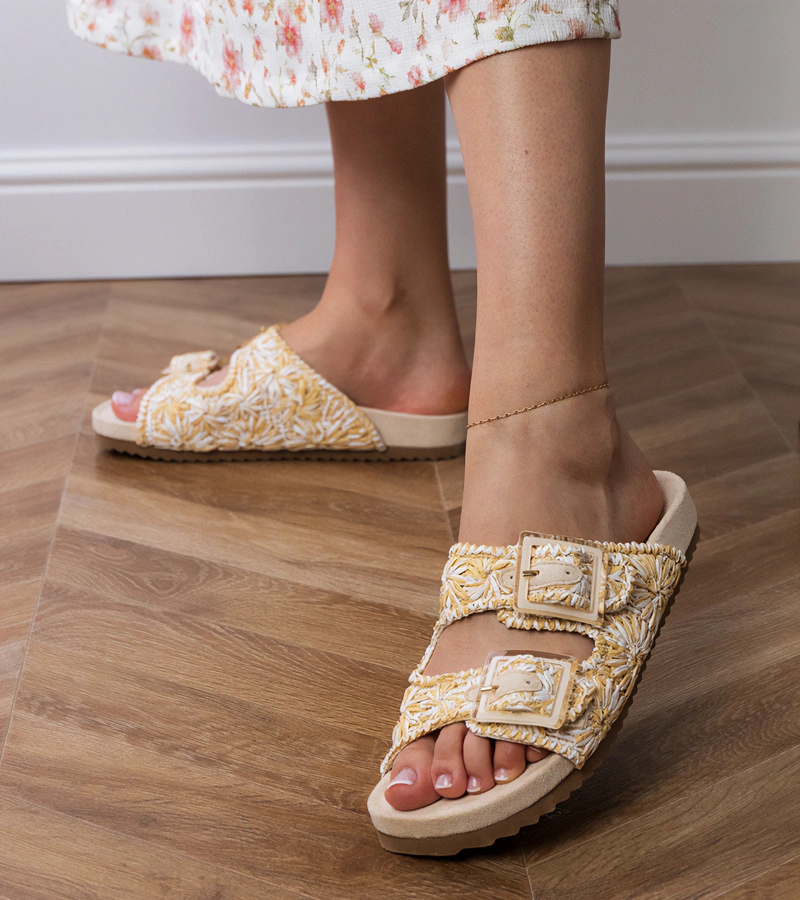 Béžové háčkované šľapky s prackami na remienkoch Firada