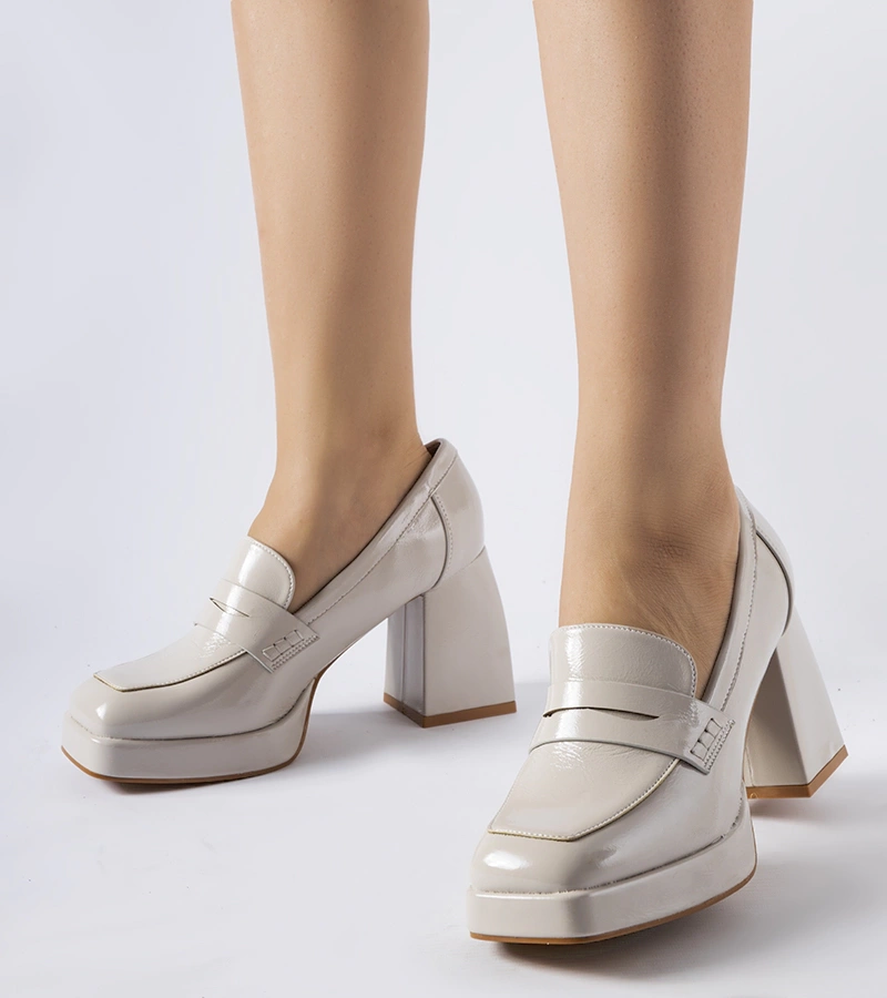 Sivé lakované členky na podpätku West