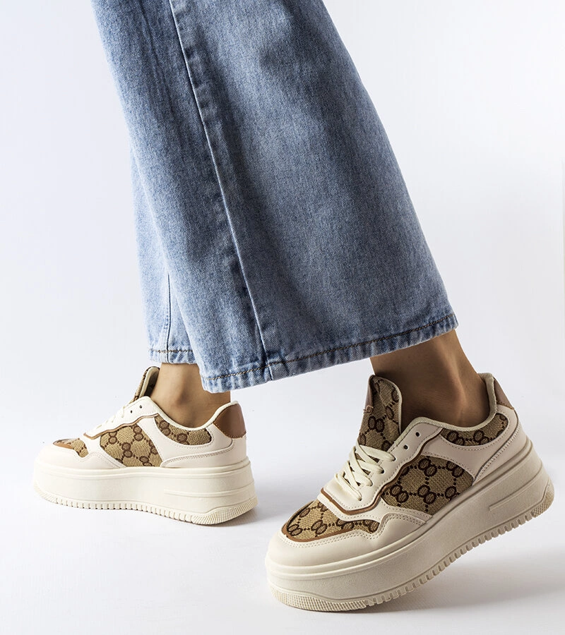 Béžové tenisky zdobené monogramom Conte