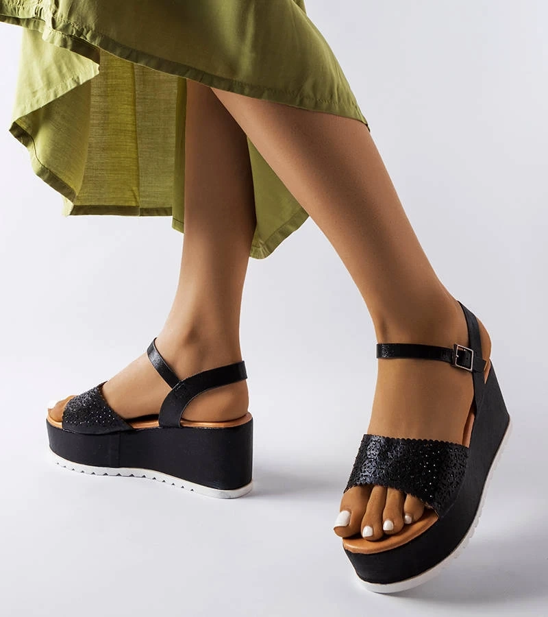 Čierne ažurové sandále na platforme od spoločnosti Stockton