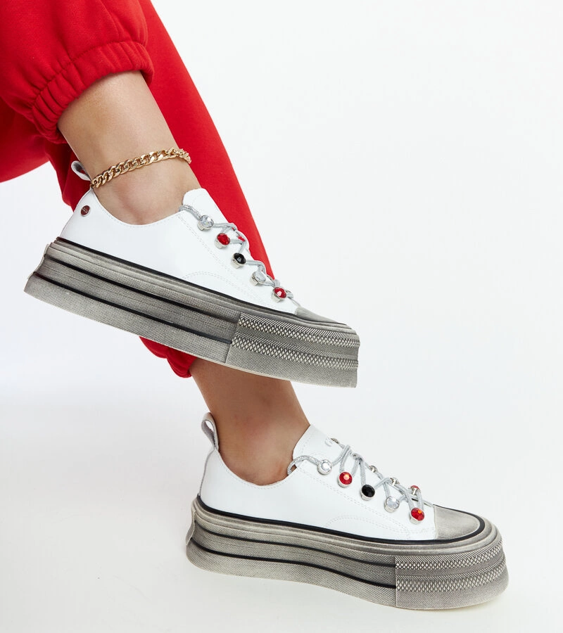 Biele tenisky na platforme GOE NN2N4054