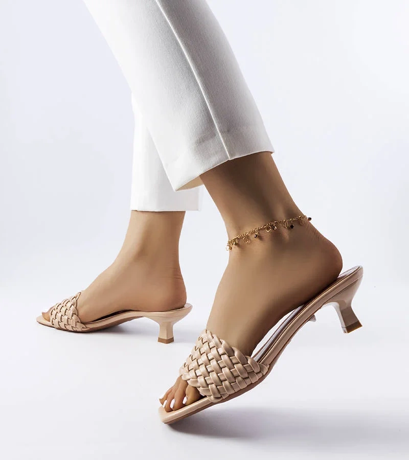 Béžové žabky na nízkom podpätku Burbank