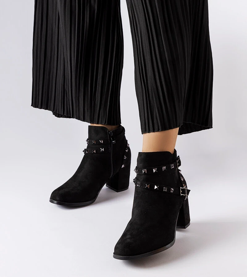 Čierne čižmy s ihličkami Irma