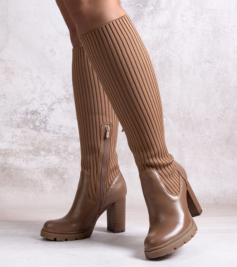 Brązové čižmy na podpätku Waji.